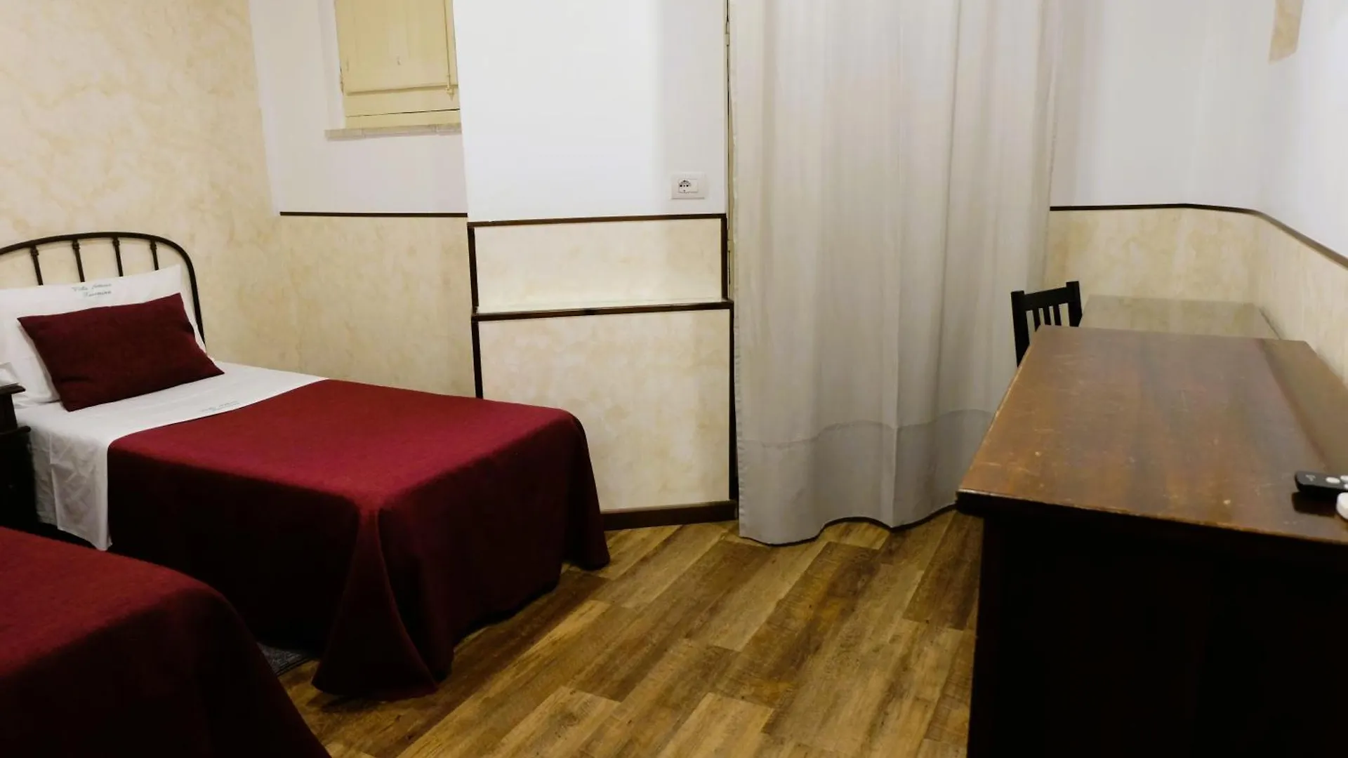Hotel Villa Nettuno Taormina 2*,  Italia