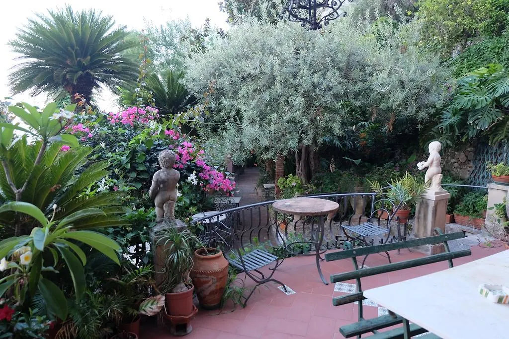 Hotel Villa Nettuno Taormina 2*,  Italien